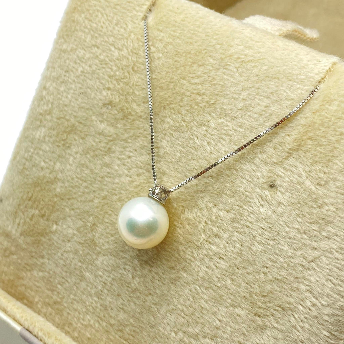 Collana Donna Oro 18KT con Diamante e Perla Naturale mm 8-8,5