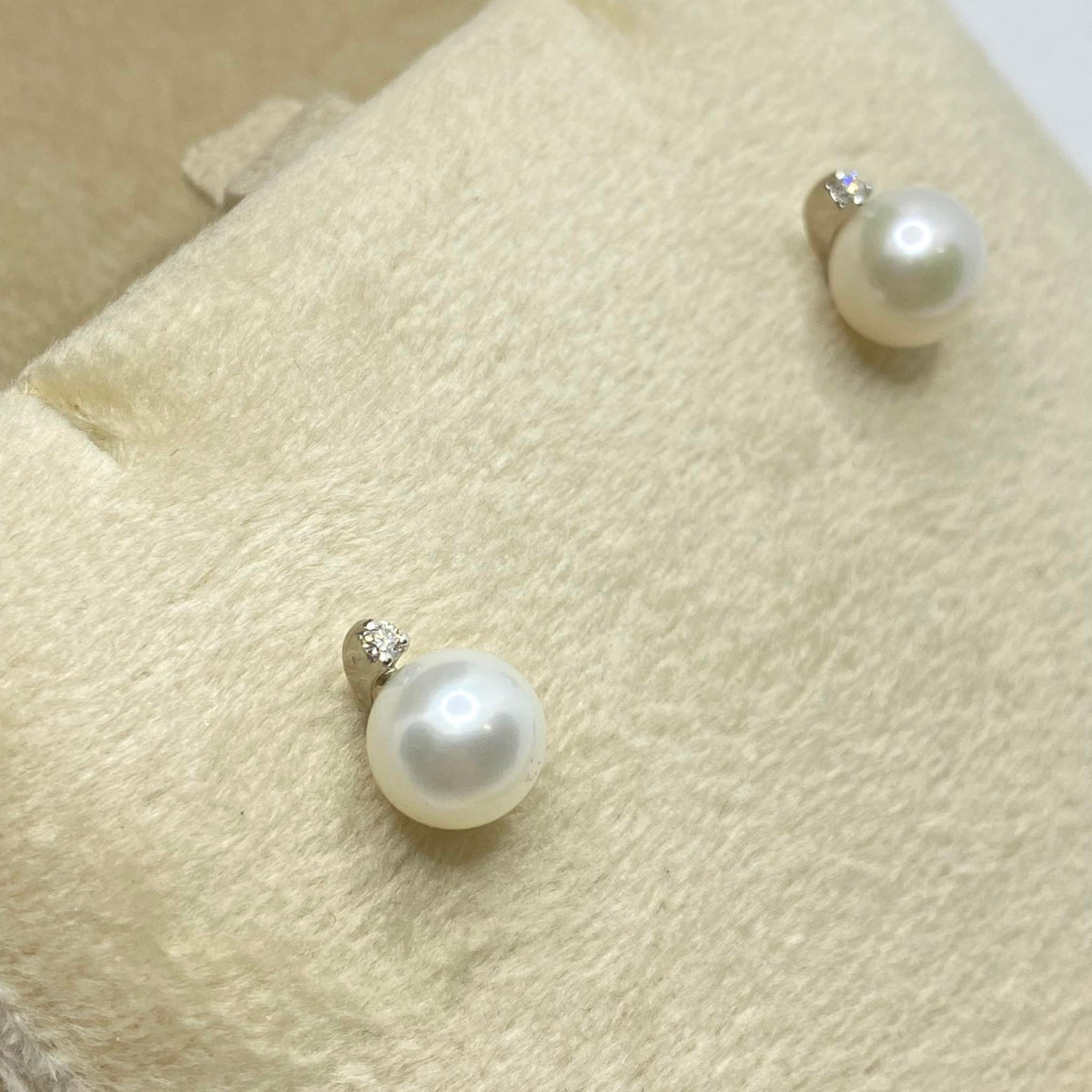 Orecchini Donna Oro 18KT con Diamanti e Perle Naturali mm 7-7,5