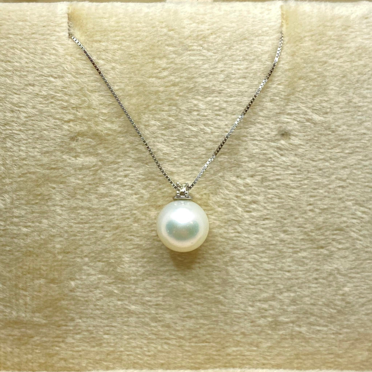 Collana Donna Oro 18KT con Diamante e Perla Naturale mm 8-8,5