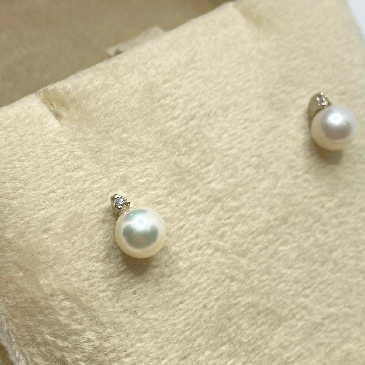 Orecchini Donna Oro 18KT con Diamanti e Perle Naturali mm 6-6,5