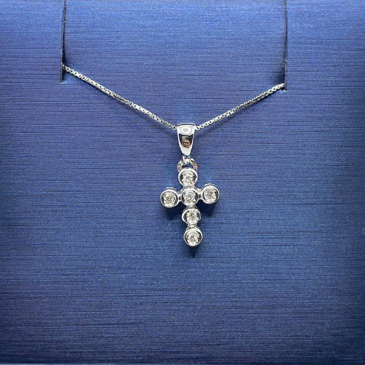 Collana Con Croce in Oro 18KT 18KT e Diamanti Bianchi