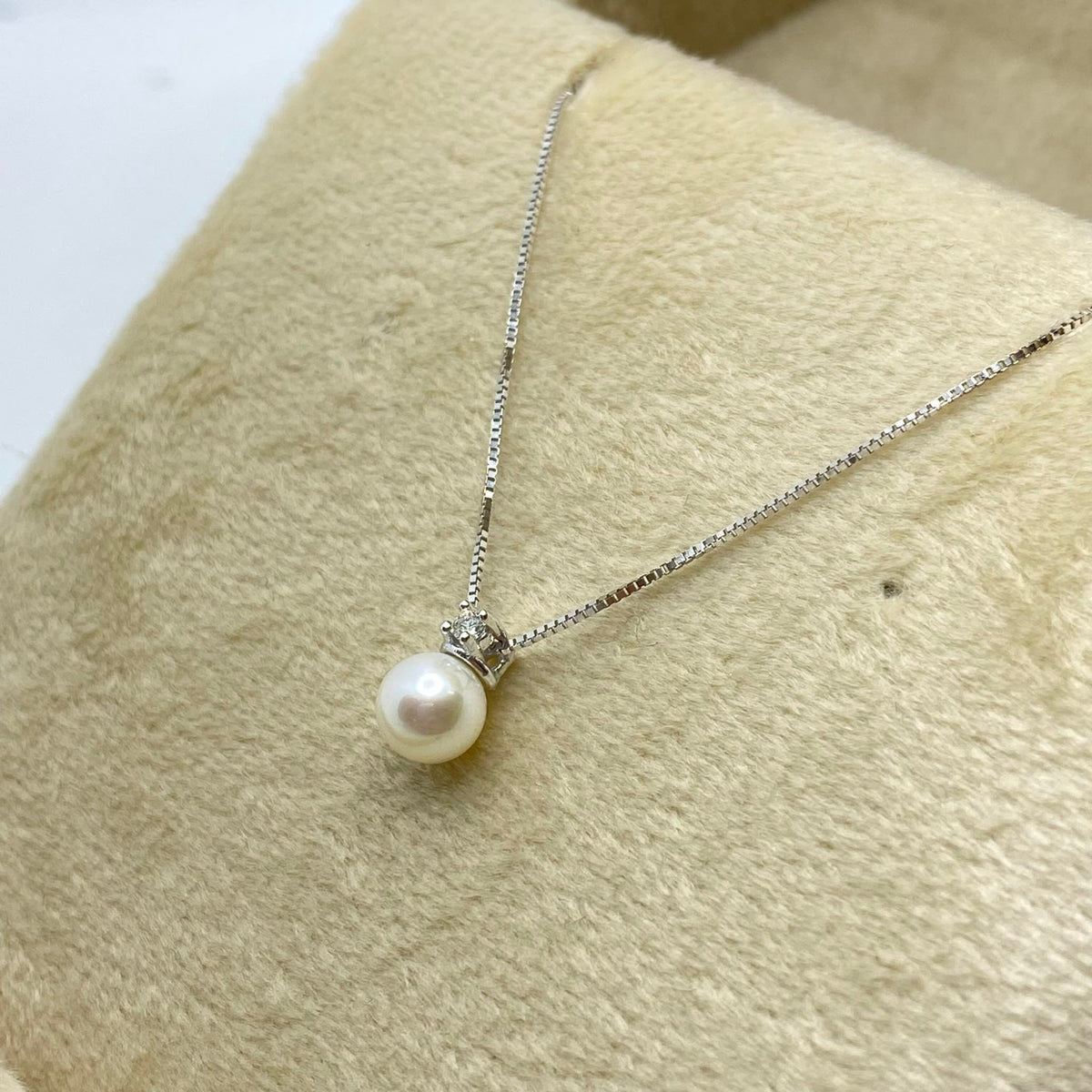 Collana Donna Oro 18KT con Diamante e Perla Naturale mm 5-5,5