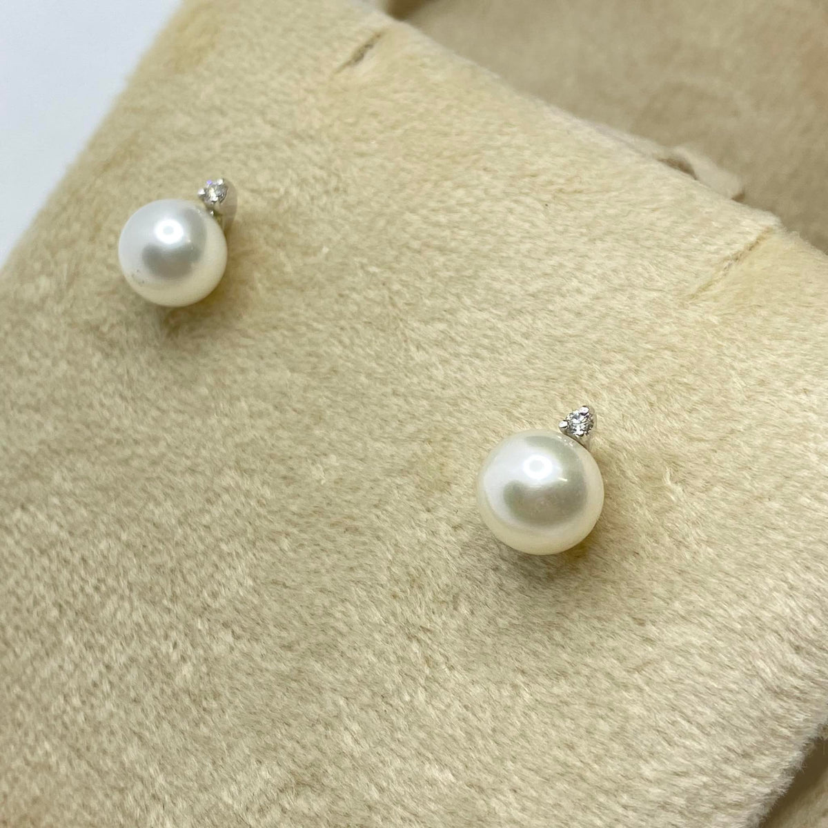 Orecchini Donna Oro 18KT con Diamanti e Perle Naturali mm 7-7,5
