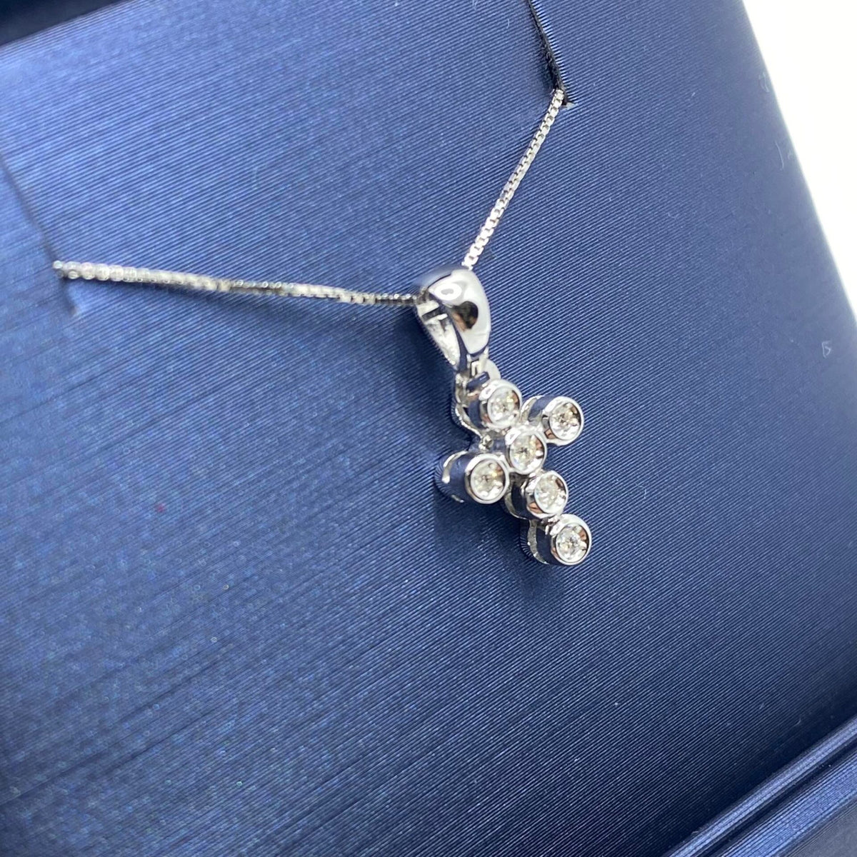 Collana Con Croce in Oro 18KT 18KT e Diamanti Bianchi