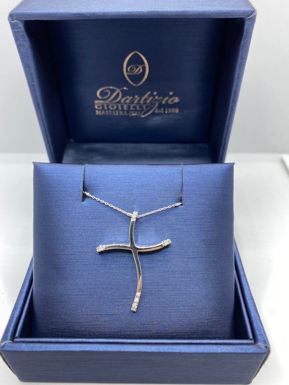 Collana Con Croce in Oro 18KT 18KT e Diamanti Bianchi