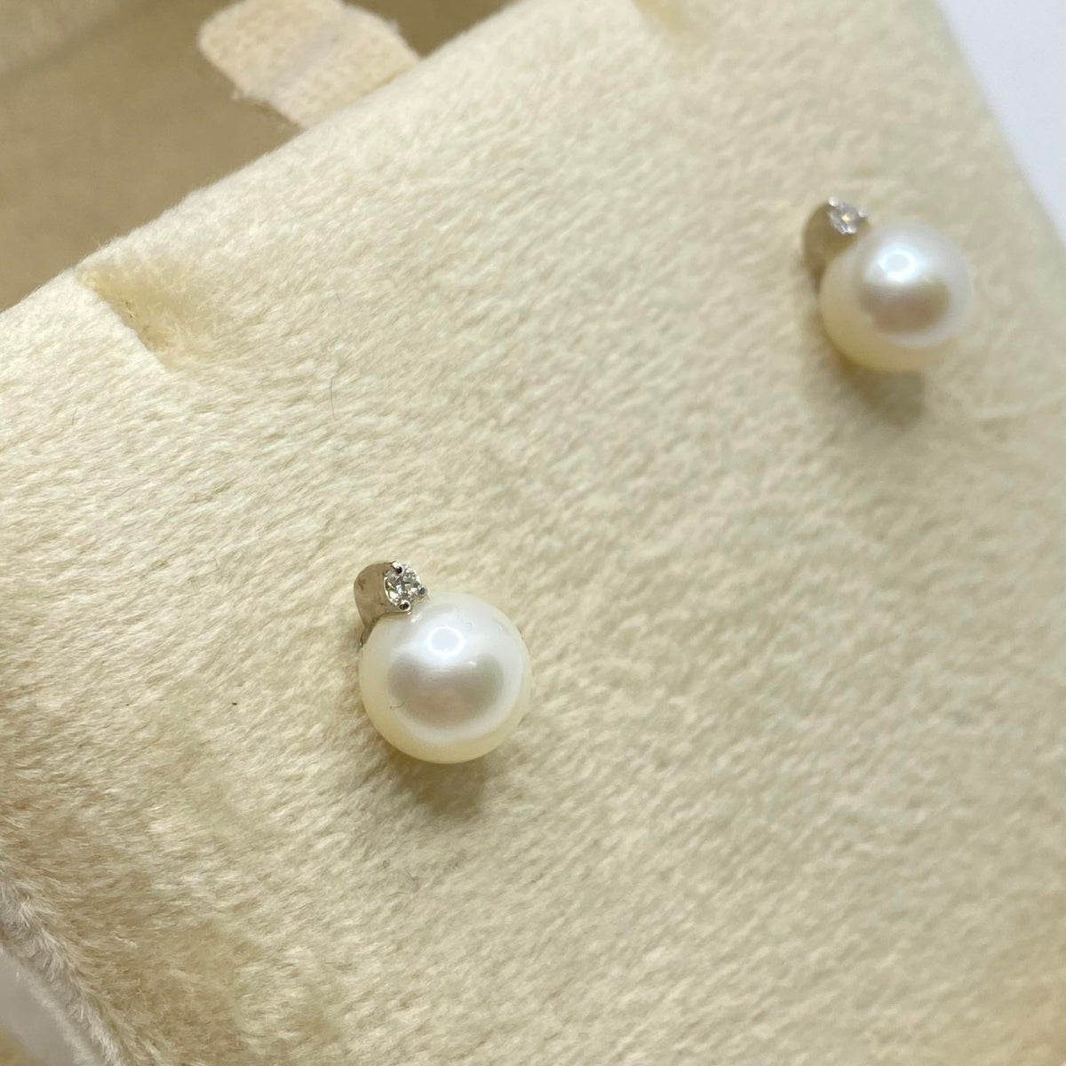 Orecchini Donna Oro 18KT con Diamanti e Perle Naturali mm 7,5-8