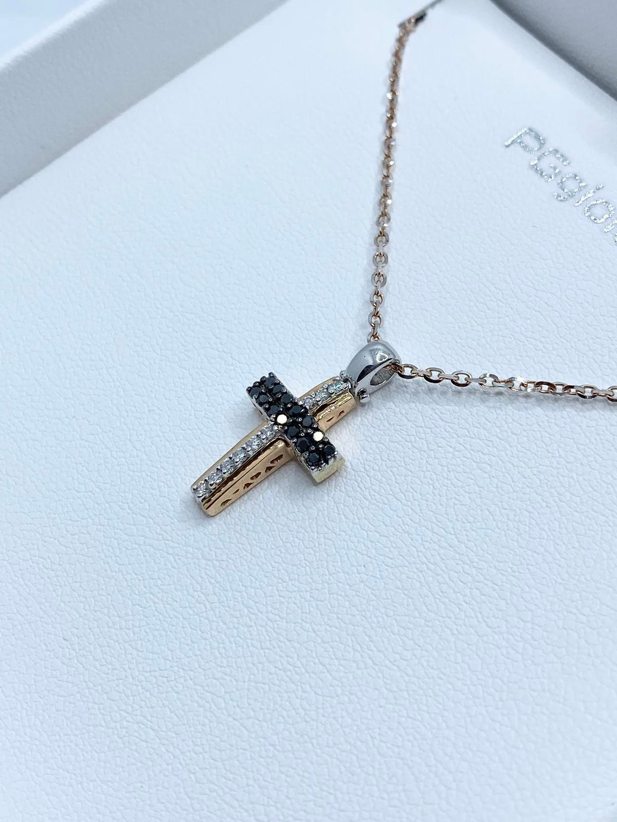 Collana PG Gioielli Con Croce in Oro 18KT Rosè e Diamanti Bianchi e Neri