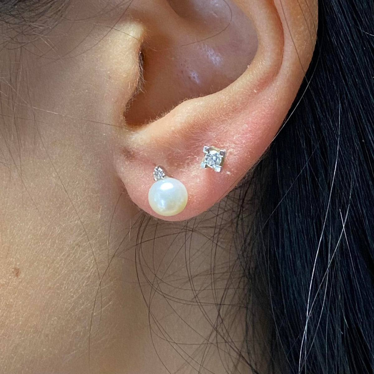Orecchini Donna Oro 18KT con Diamanti e Perle Naturali mm 6-6,5