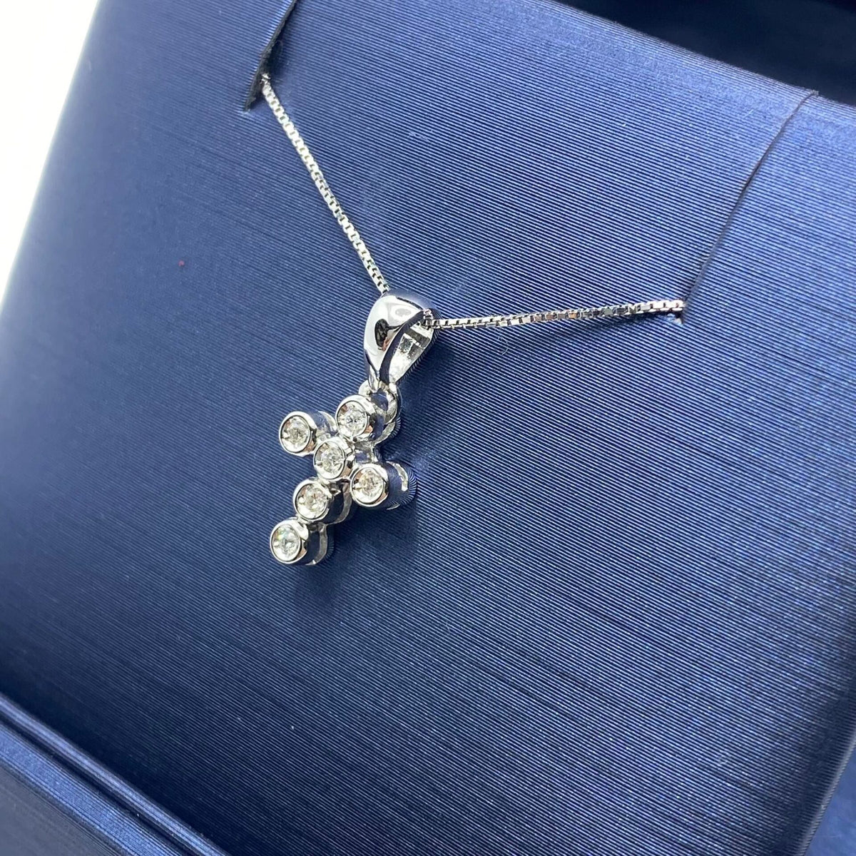 Collana Con Croce in Oro 18KT 18KT e Diamanti Bianchi