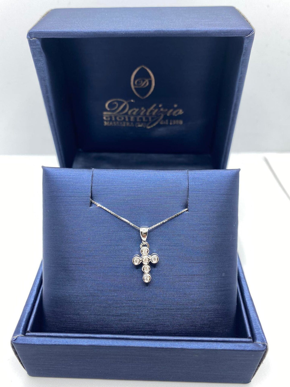 Collana Con Croce in Oro 18KT 18KT e Diamanti Bianchi