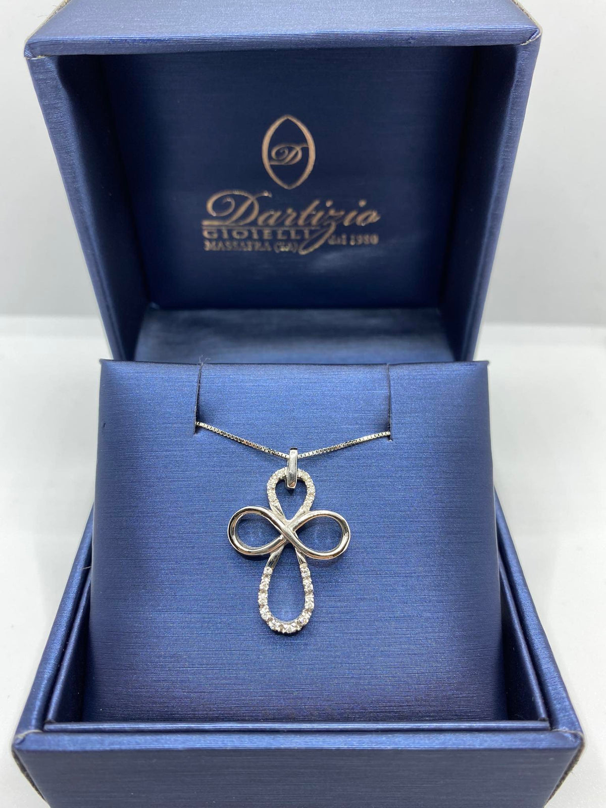 Collana Con Croce in Oro 18KT 18KT e Diamanti Bianchi