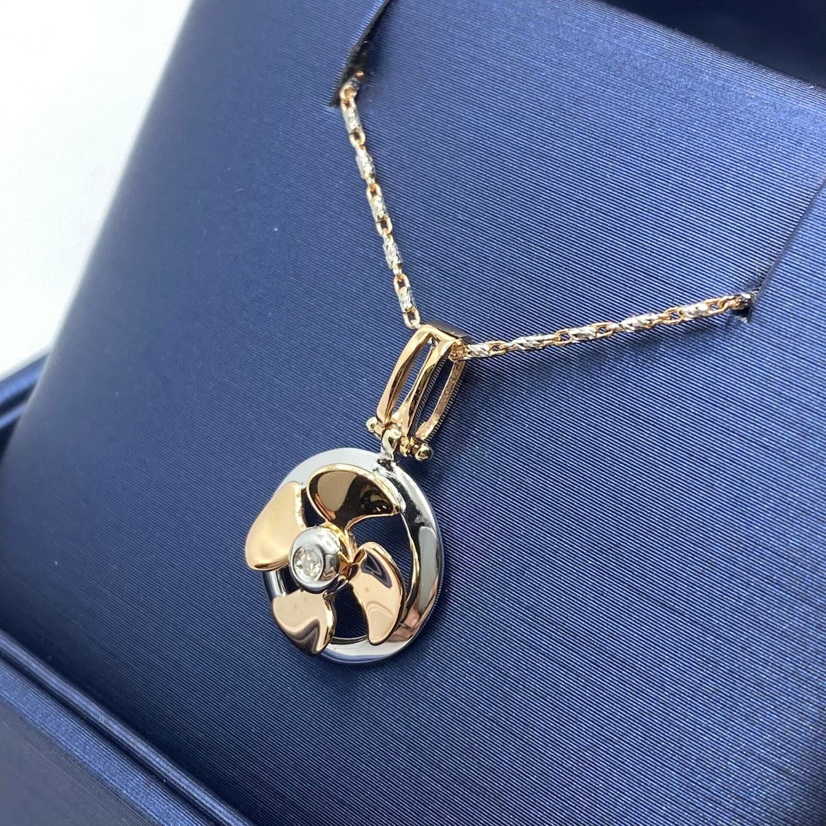 Collana Con Elica in Oro 18KT 18KT e Rosè e Diamante