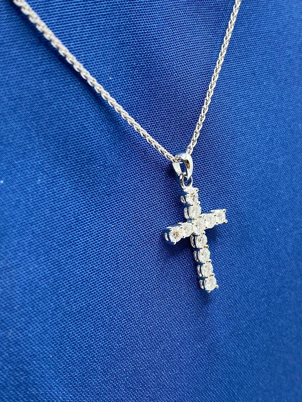 Collana Recarlo Con Croce in Oro 18KT 18KT e Diamanti Ct. 0,59