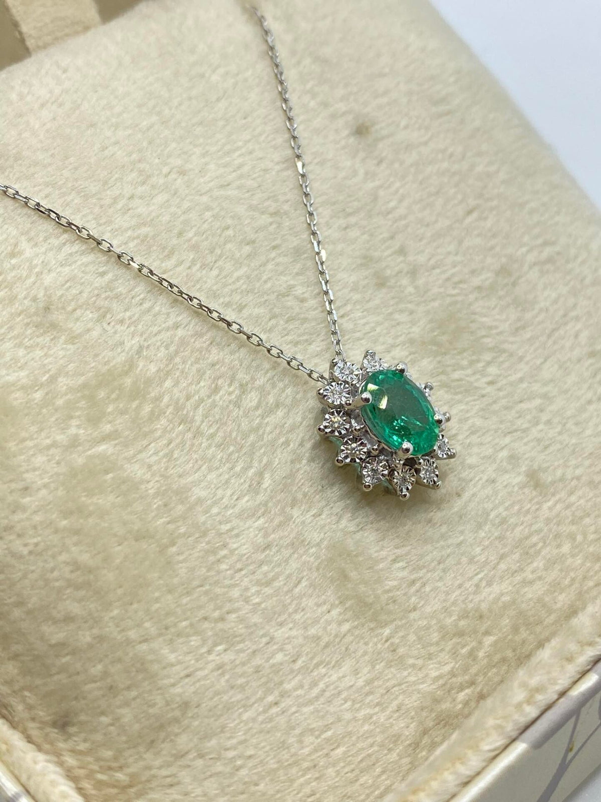Collana Donna Donna Oro 18KT con Smeraldo e Diamanti