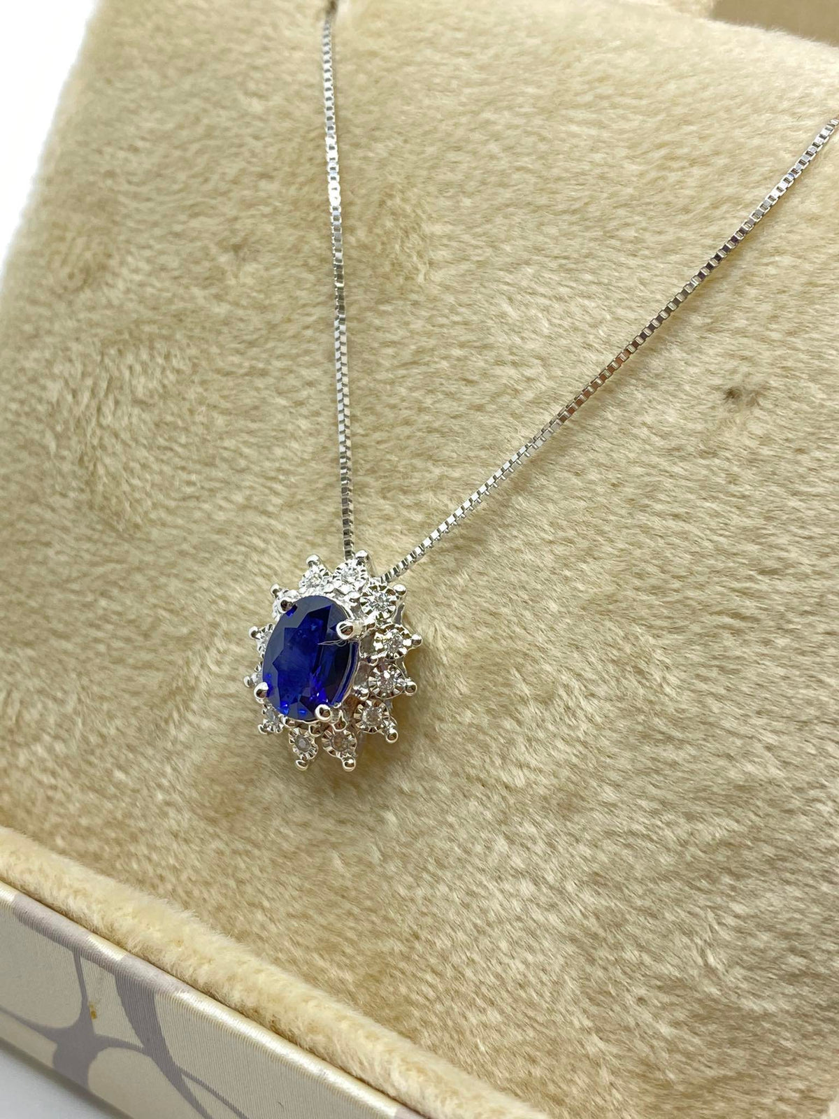 Collana Donna Oro 18KT con Zaffiro Ct 0.90 e Diamanti