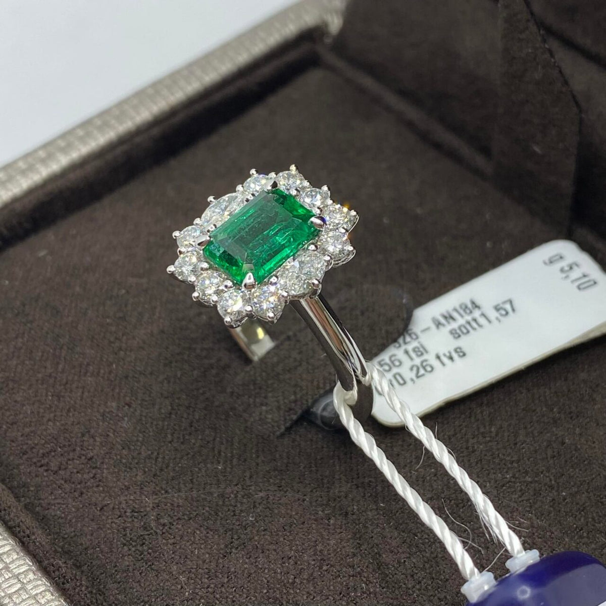 Anello Donna Crivelli con Smeraldo ct 1.57 e Diamanti