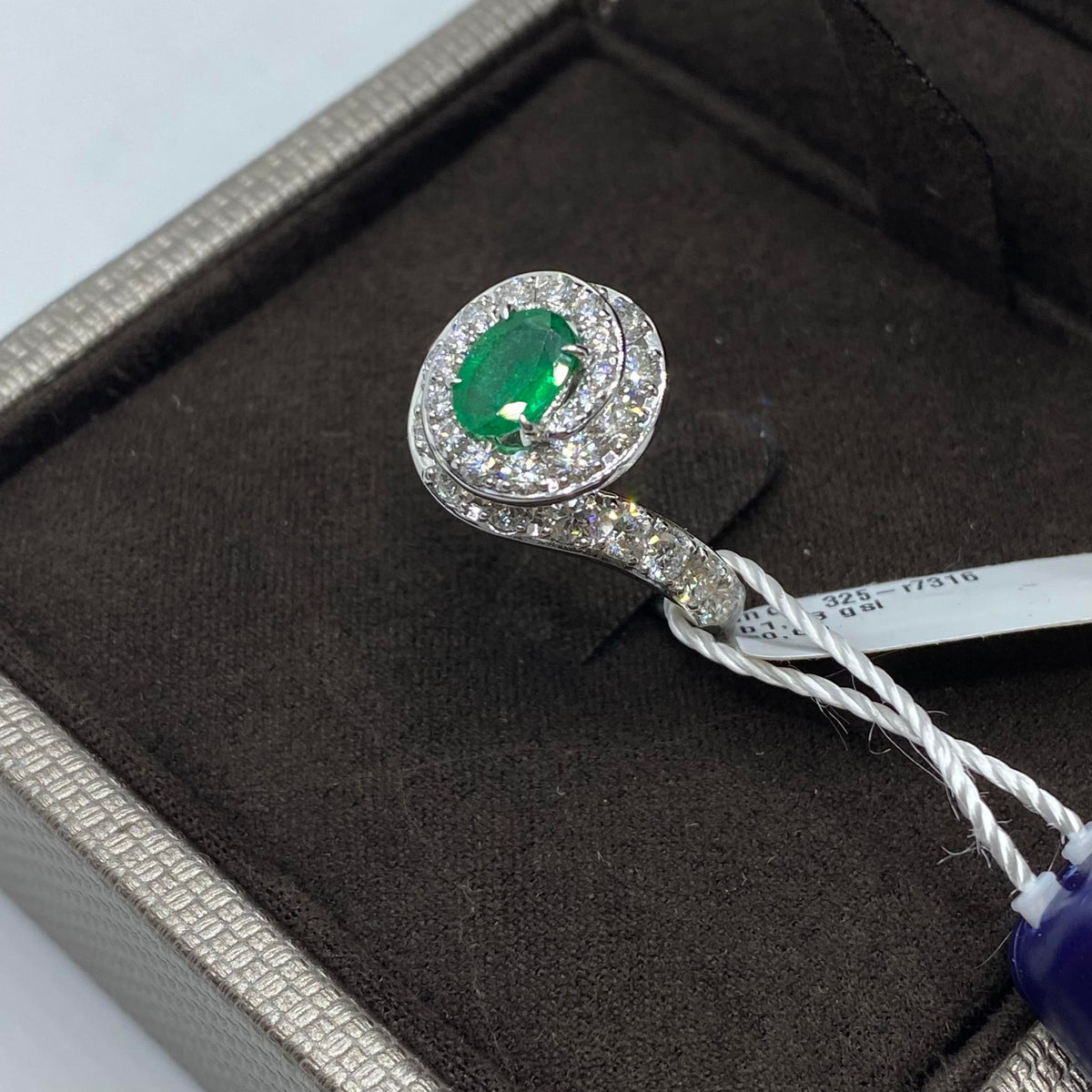 Anello Donna Crivelli con Smeraldo Colombiano Ct 0.65 e Diamanti