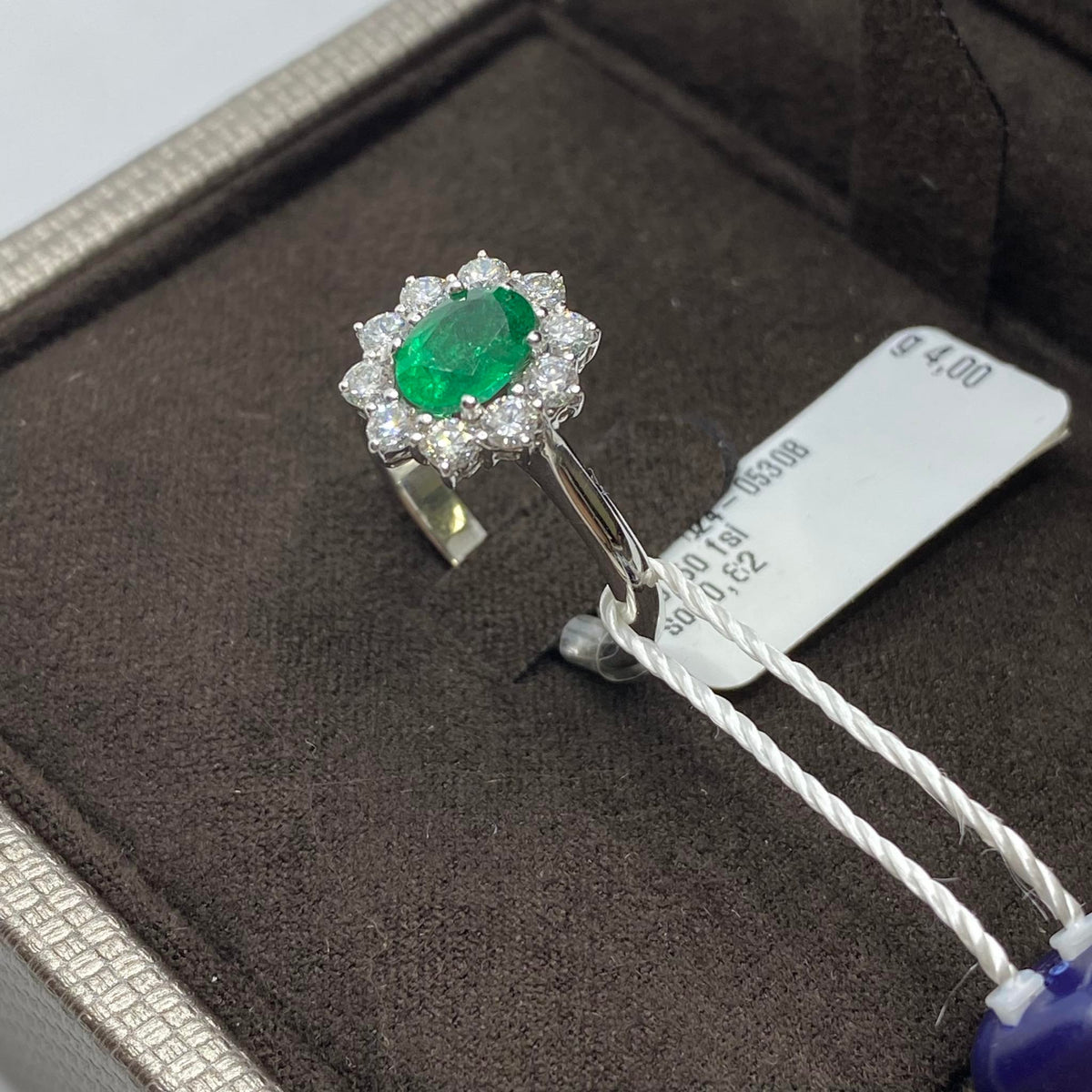 Anello Donna Crivelli con Smeraldo Ct 0.82 e Diamanti