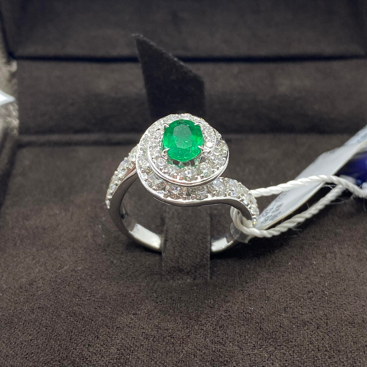 Anello Donna Crivelli con Smeraldo Colombiano Ct 0.65 e Diamanti