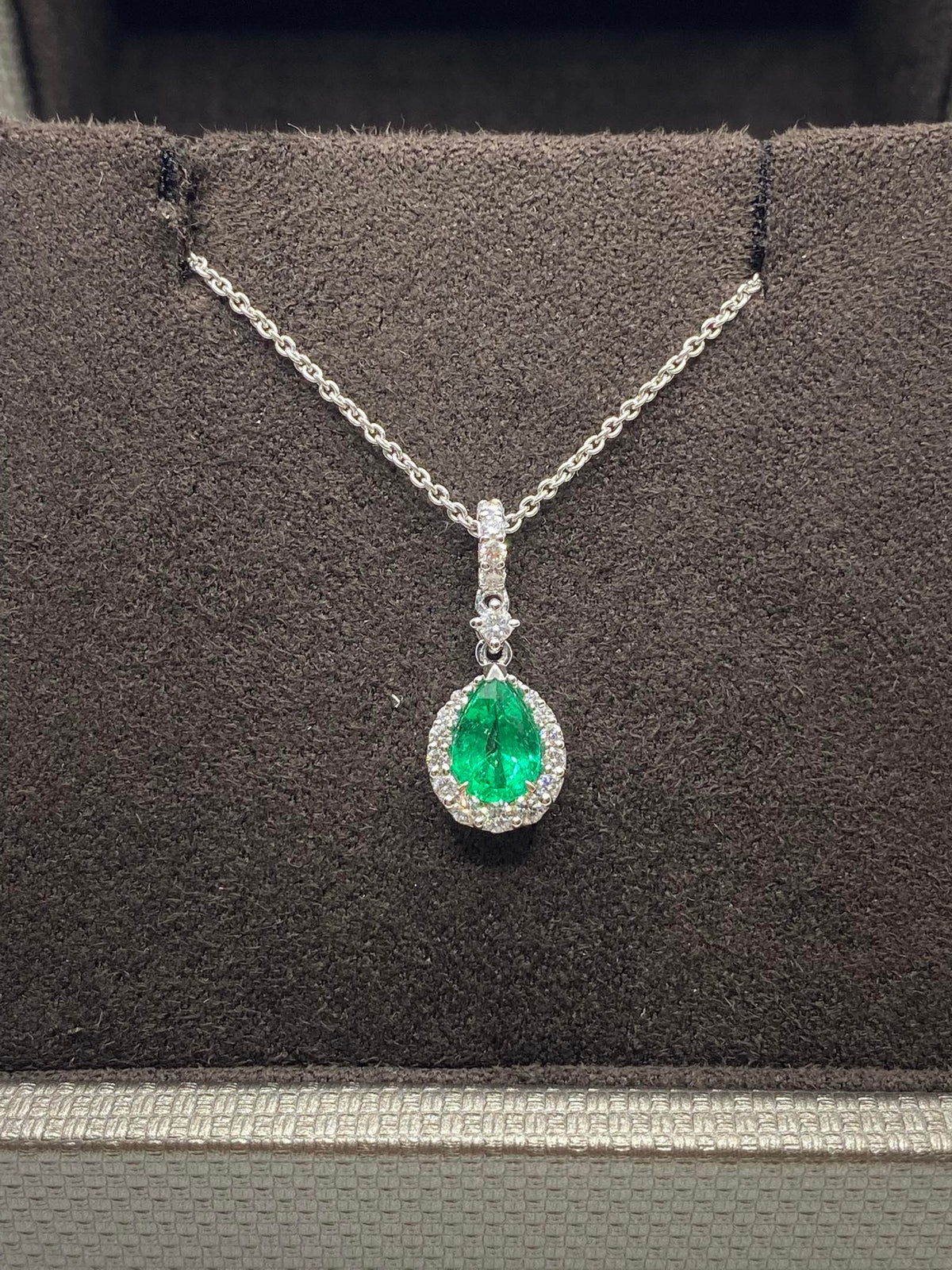 Collana Donna Crivelli con Smeraldo a Goccia e Diamanti