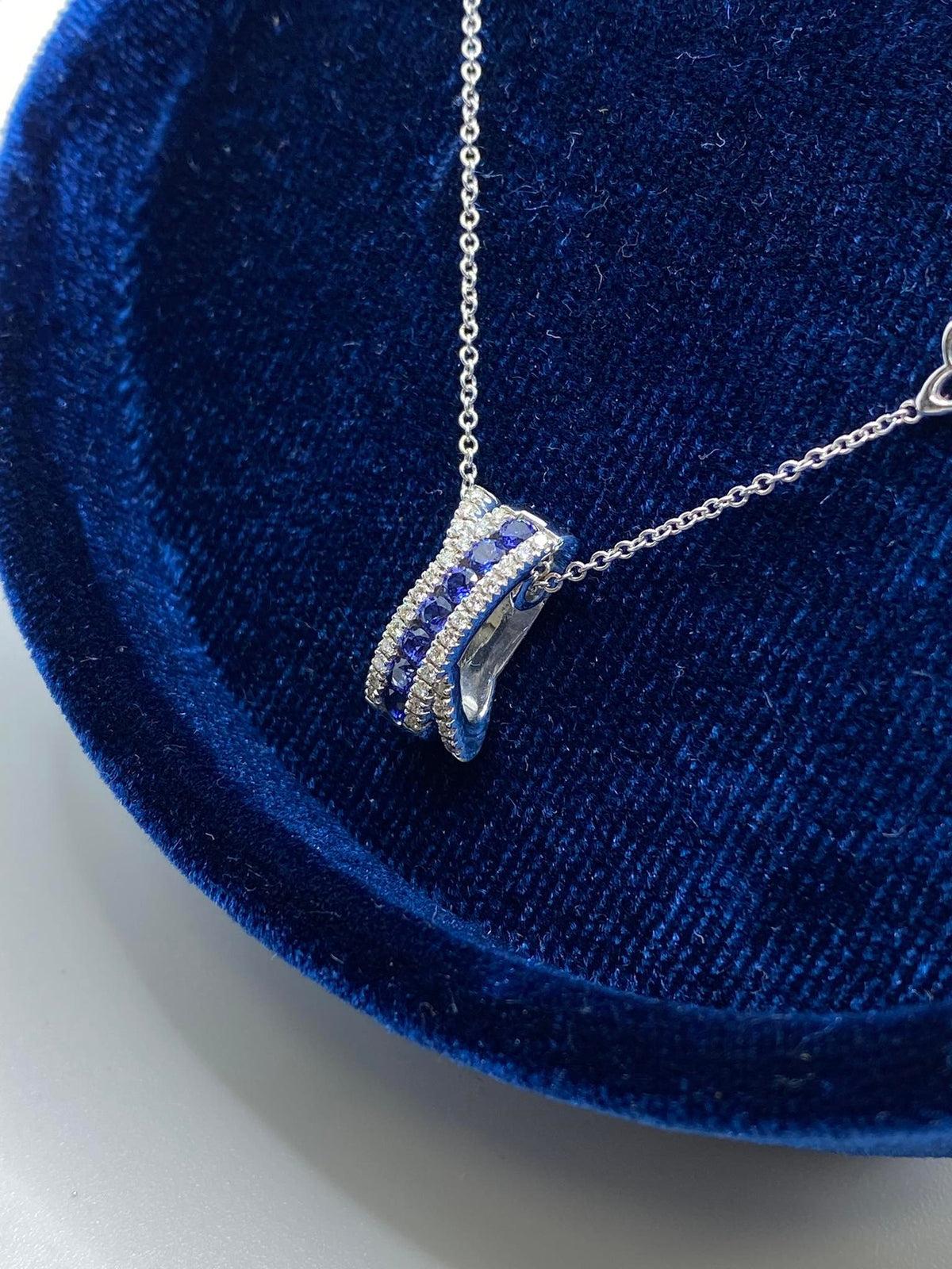 Collana Recarlo Deco’ con Diamanti e Zaffiro Ct 0.34