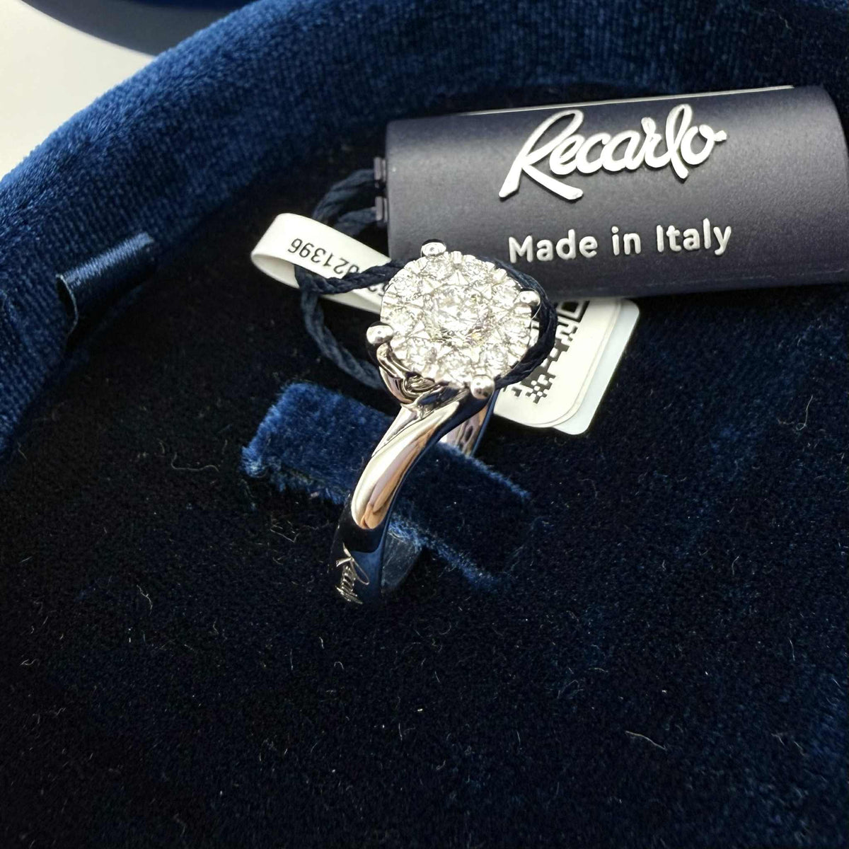 Anello Solitario Recarlo Nodo D'amore con Diamanti Ct. 0.37