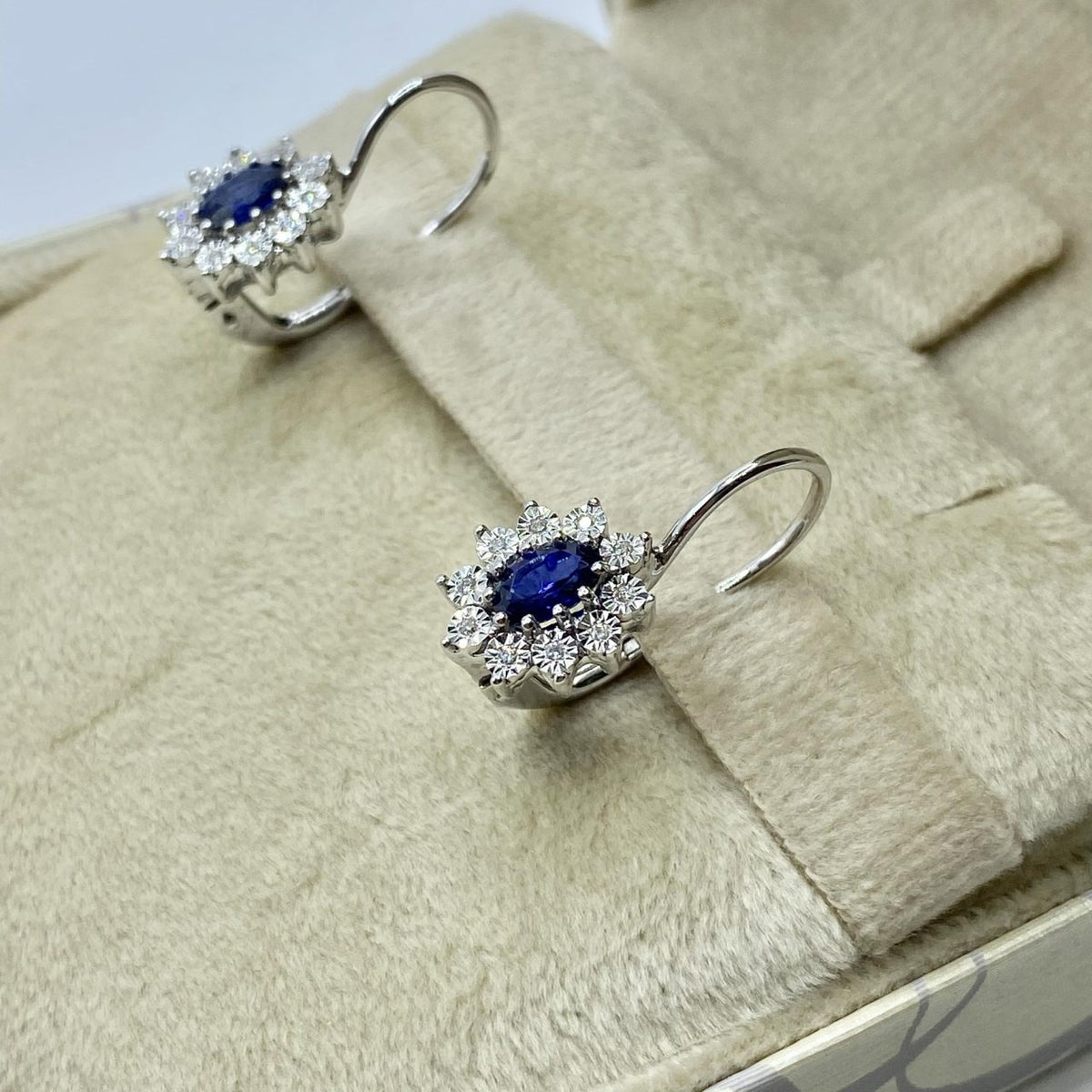 Orecchini Donna Oro 18KT con Zaffiri Ct. 1.10 e Diamanti