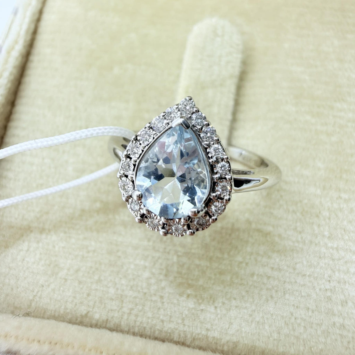 Anello a Goccia Donna Oro 18KT con Acquamarina Ct. 1,10
