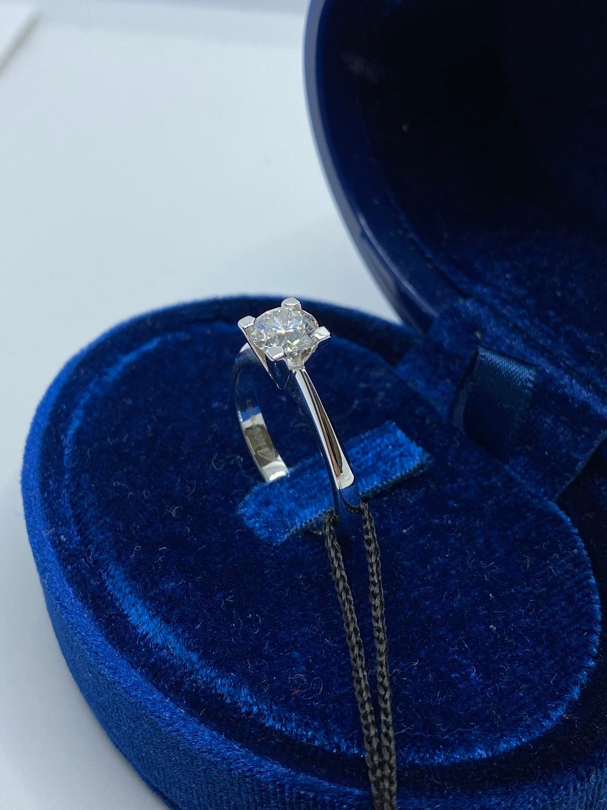 Anello Solitario Recarlo Maria Teresa Ct 0.83