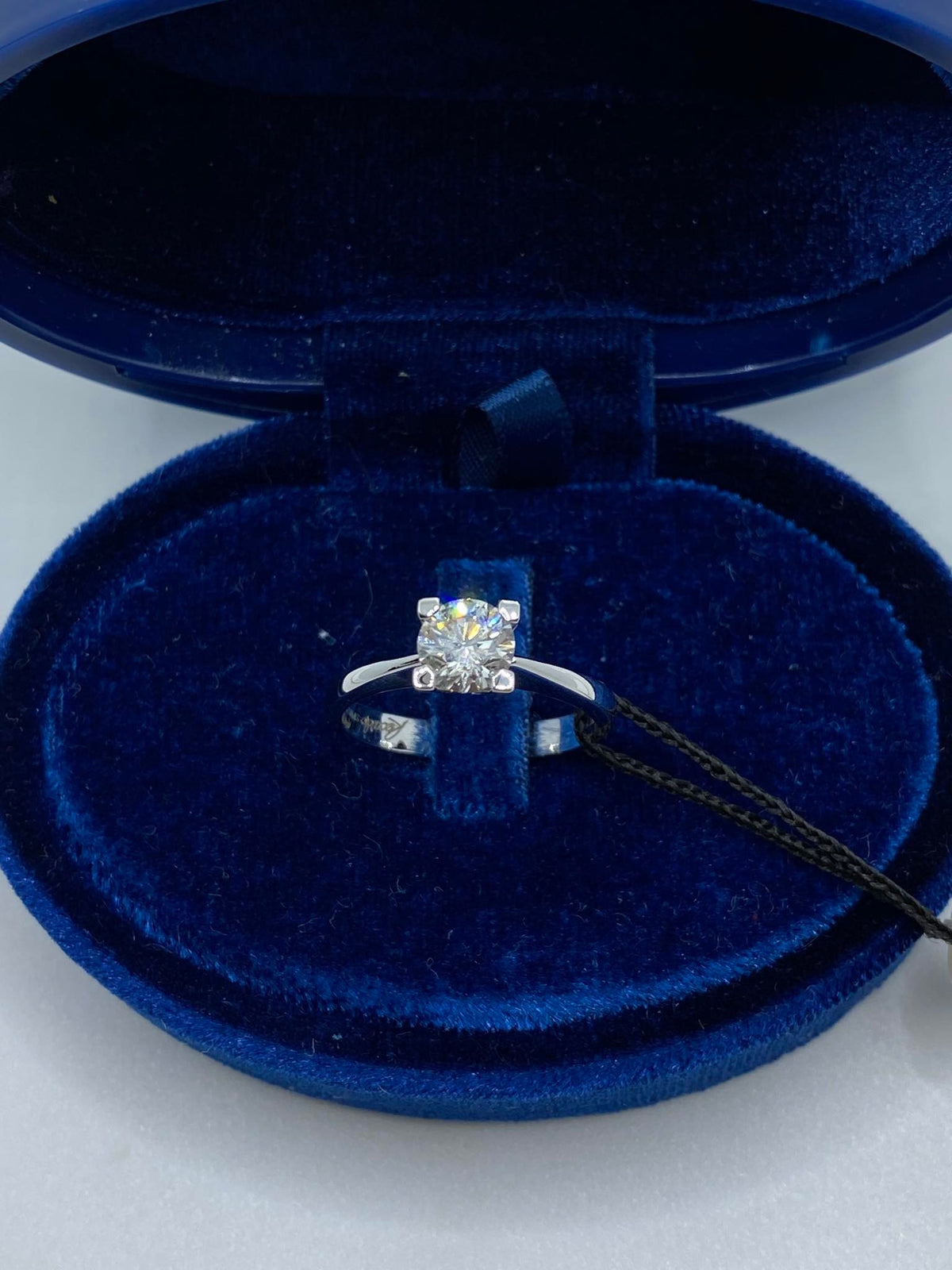 Anello Solitario Recarlo Maria Teresa Ct 0.83
