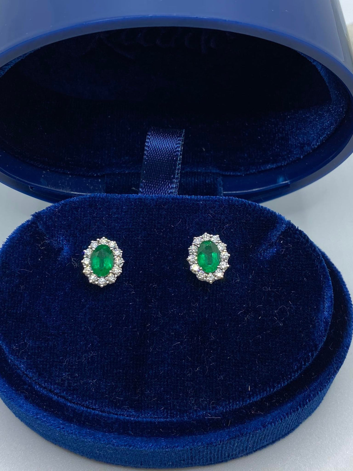 Orecchini Recarlo con Diamanti e Smeraldi Ct. 0,84