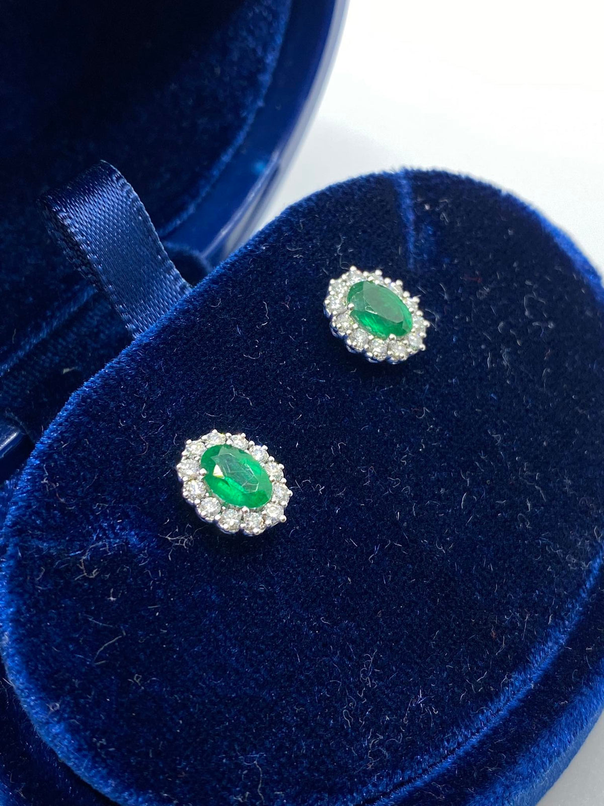 Orecchini Recarlo con Diamanti e Smeraldi Ct. 0,84