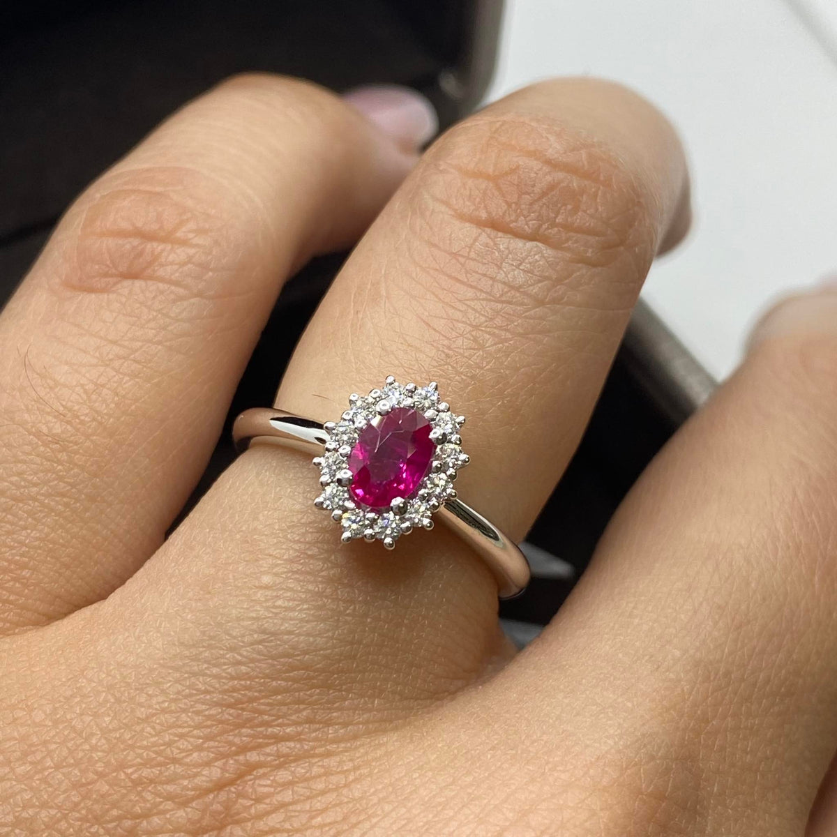 Anello Donna Crivelli con Diamanti e Rubino Ct. 0.53