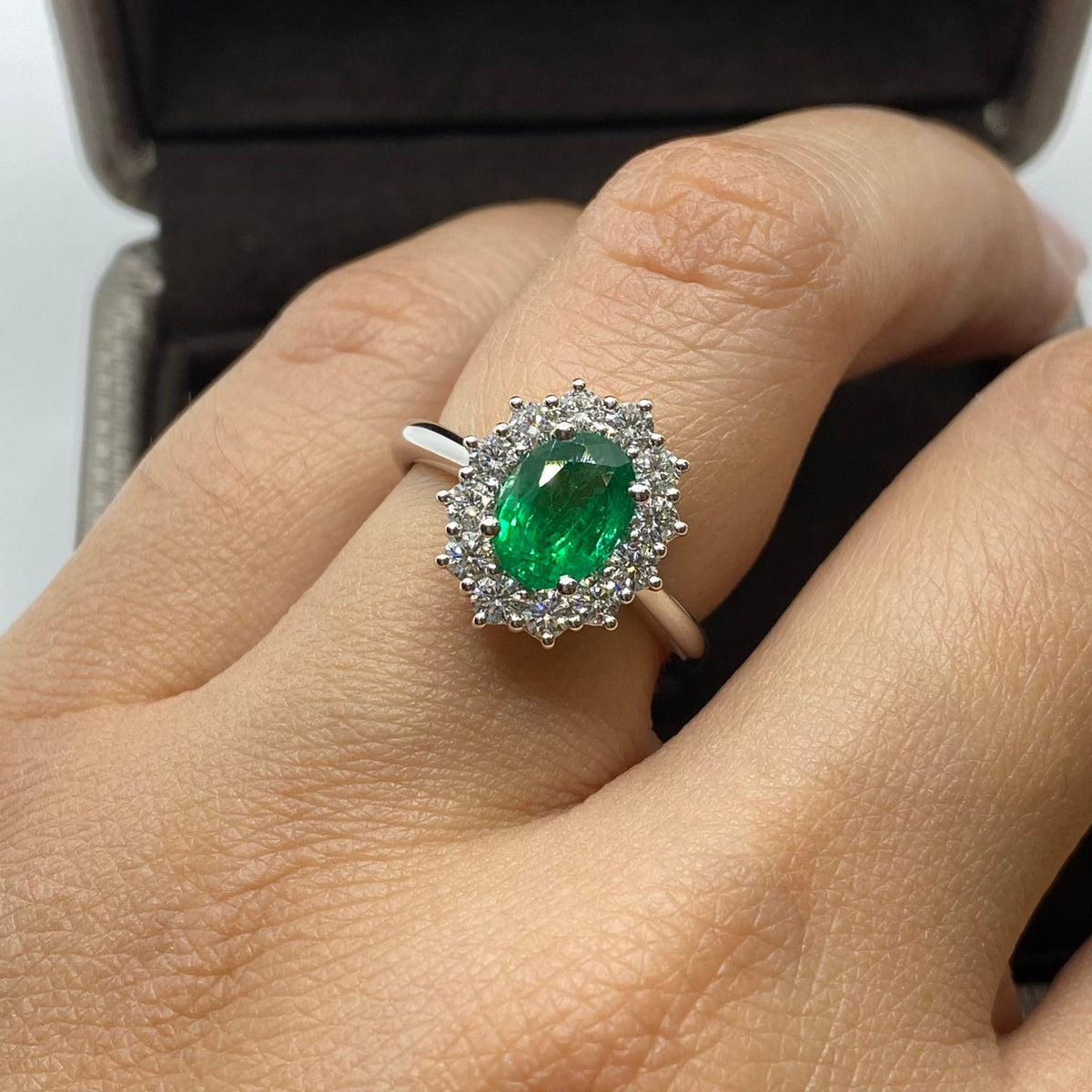 Anello Donna Crivelli con Smeraldo Ct 1.18 e Diamanti