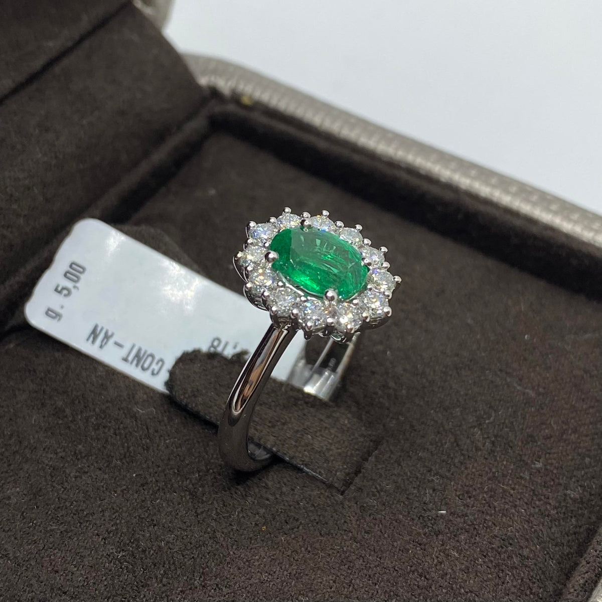 Anello Donna Crivelli con Smeraldo Ct 1.18 e Diamanti