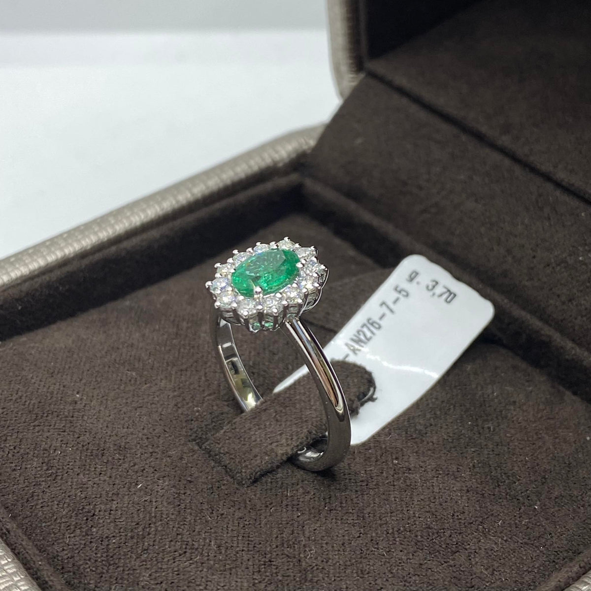 Anello Donna Crivelli con Smeraldo Ct 0.68 e Diamanti