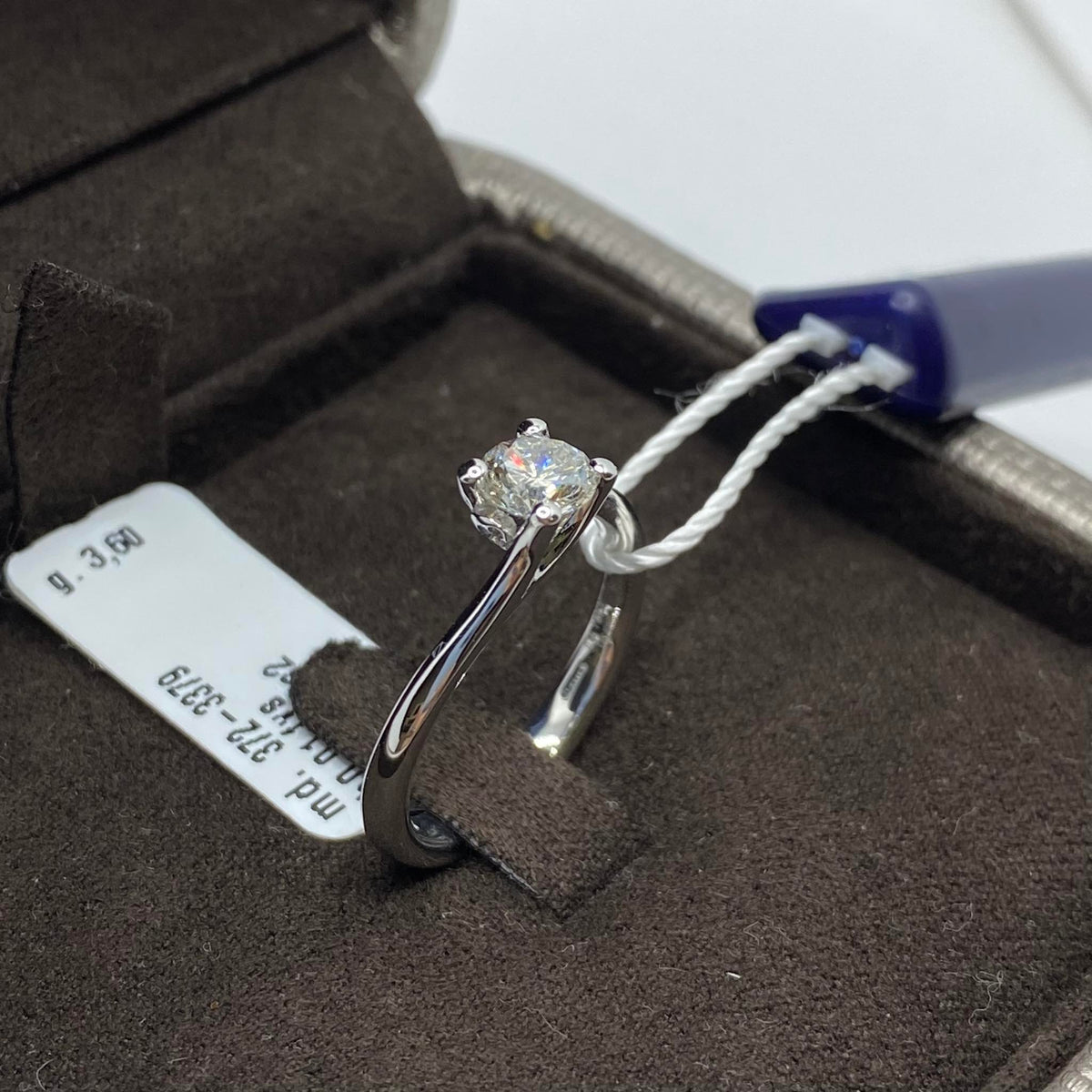 Anello Crivelli Solitario in Oro 18KT e Diamante IGI Ct 0.56
