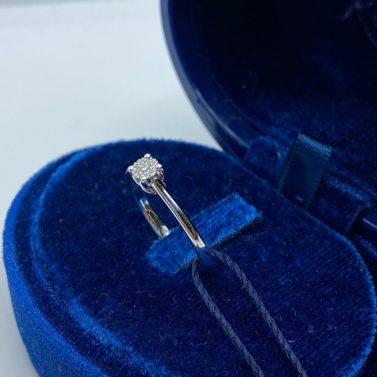 Anello Donna Solitario Recarlo Nodo D'amore con Diamanti Ct. 0.05