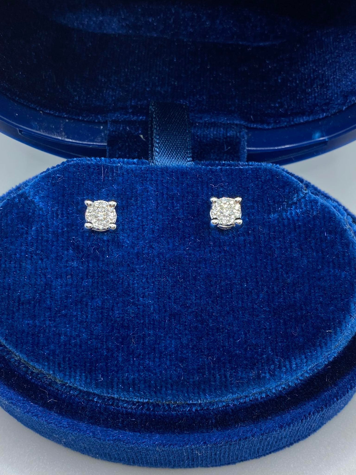 Orecchini Recarlo Nodo D'Amore con Diamanti Ct 0.20