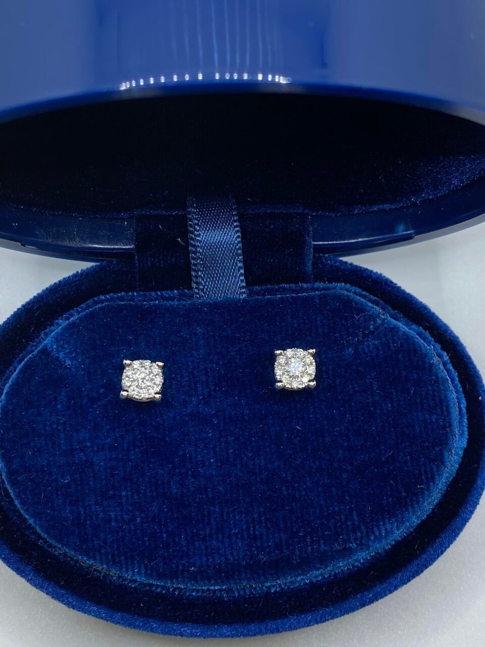 Orecchini Recarlo Nodo D'Amore con Diamanti Ct 0.31