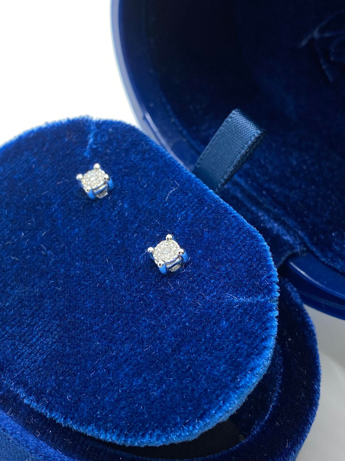 Orecchini Recarlo Nodo D'Amore con Diamanti Ct 0.12
