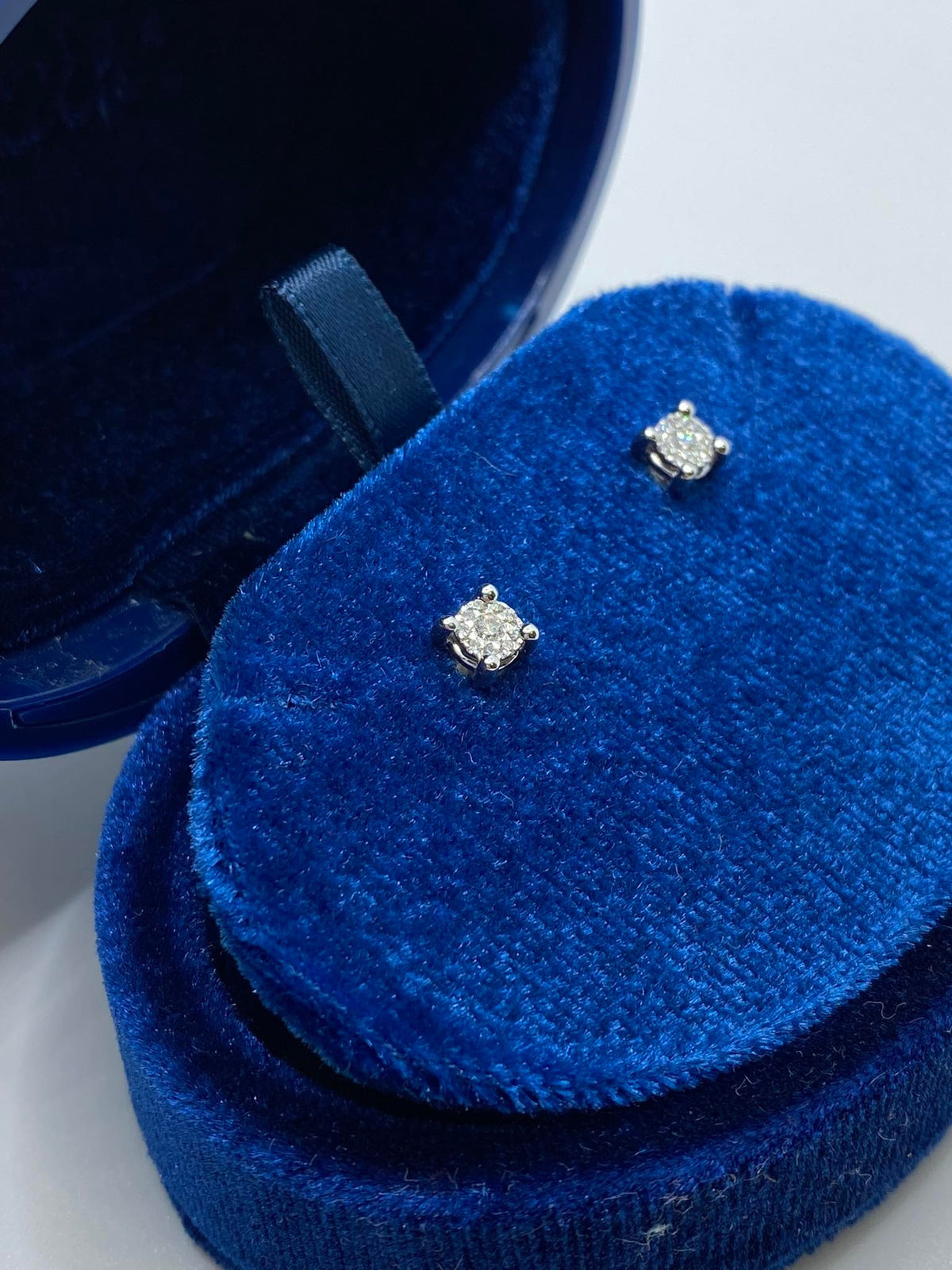 Orecchini Recarlo Nodo D'Amore con Diamanti Ct 0.12
