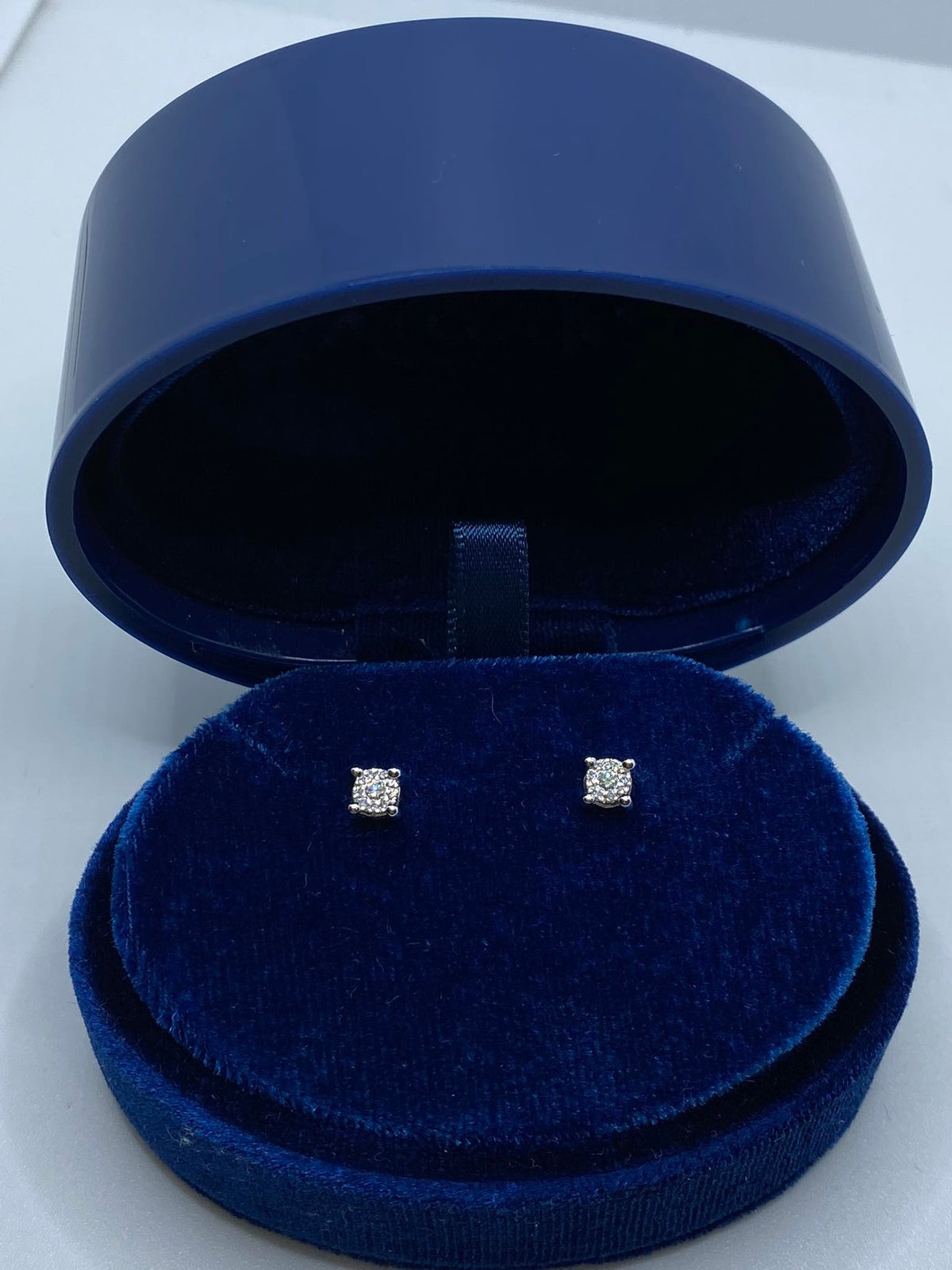 Orecchini Recarlo Nodo D'Amore con Diamanti Ct 0.12