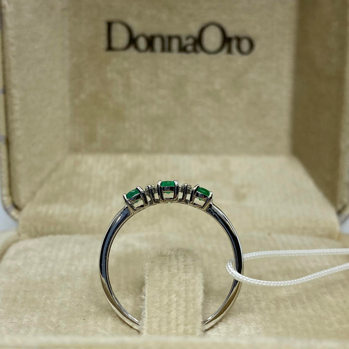 Anello Trilogy Donna Oro 18KT con Smeraldi Ct. 0.45 e Diamanti