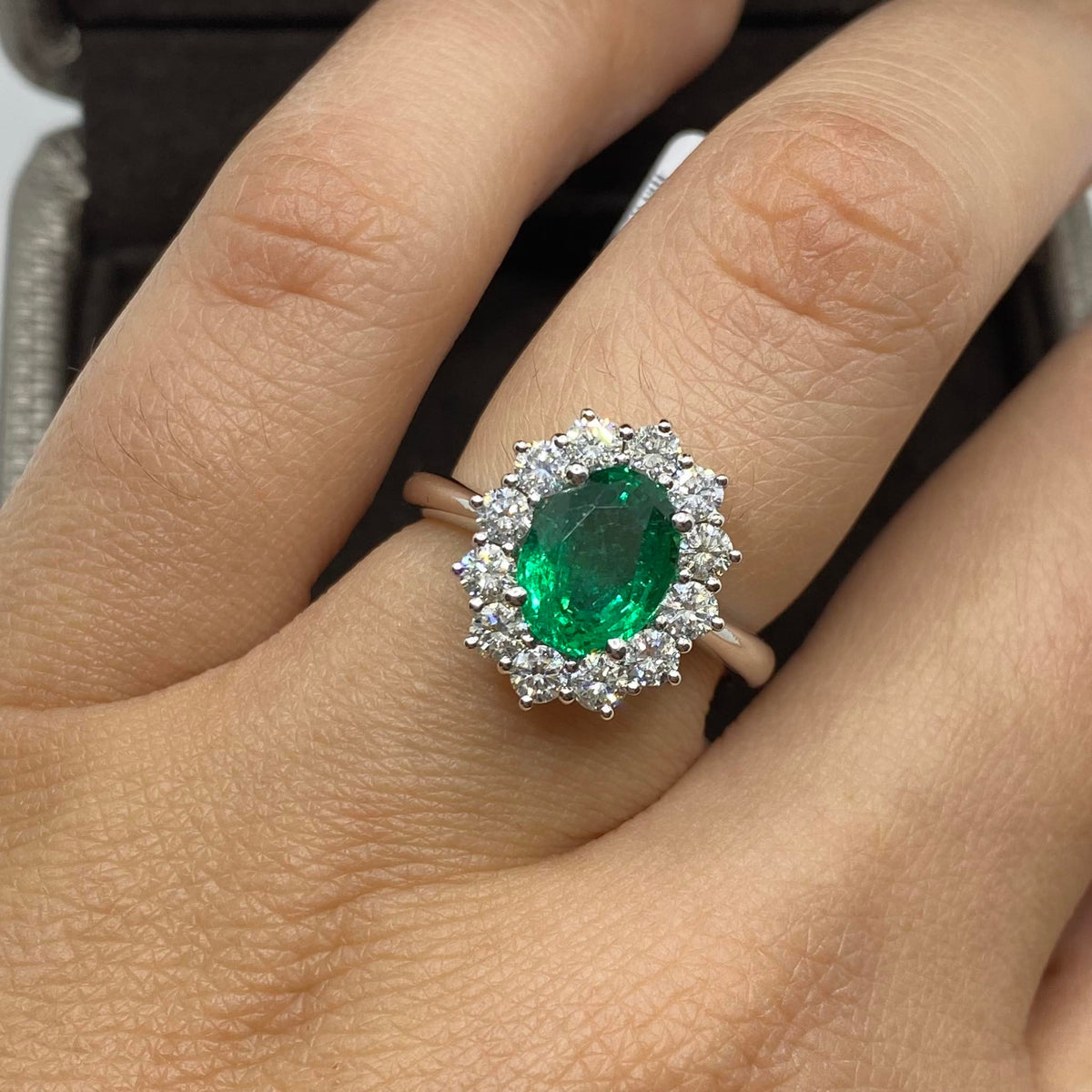 Anello Donna Crivelli con Smeraldo Ct 1.53 e Diamanti