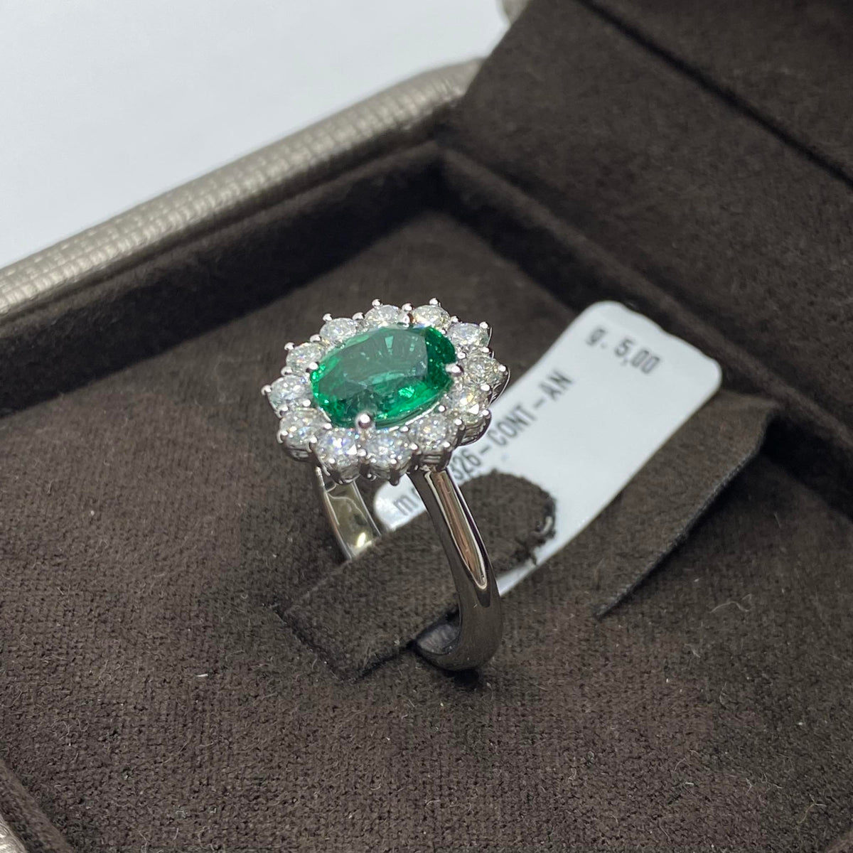 Anello Donna Crivelli con Smeraldo Ct 1.53 e Diamanti
