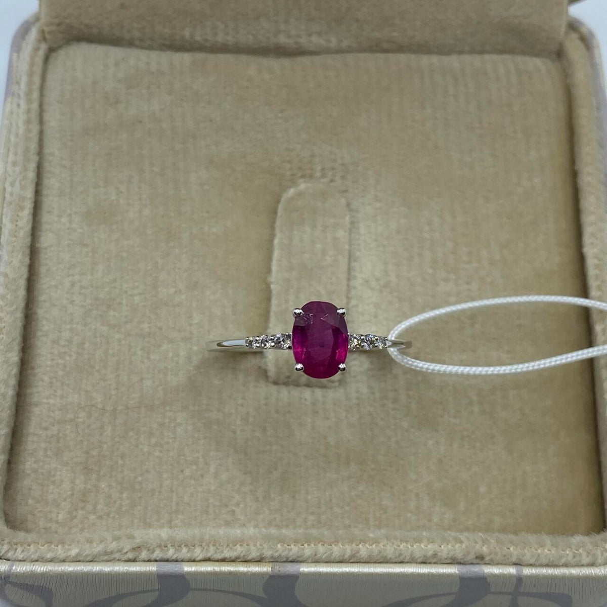Anello Donna Oro 18KT con Diamanti e Rubino Ct. 0,90