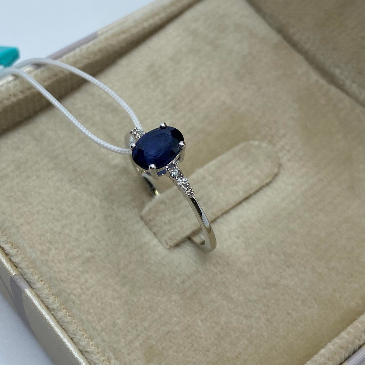 Anello Donna Oro 18KT con Diamanti e Zaffiro Ct. 0,90