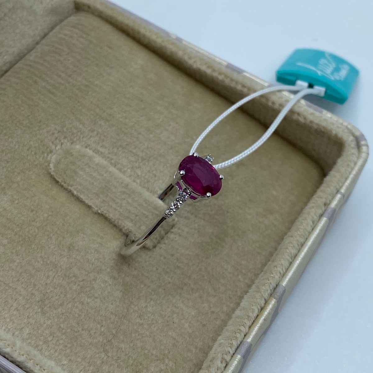 Anello Donna Oro 18KT con Diamanti e Rubino Ct. 0,90
