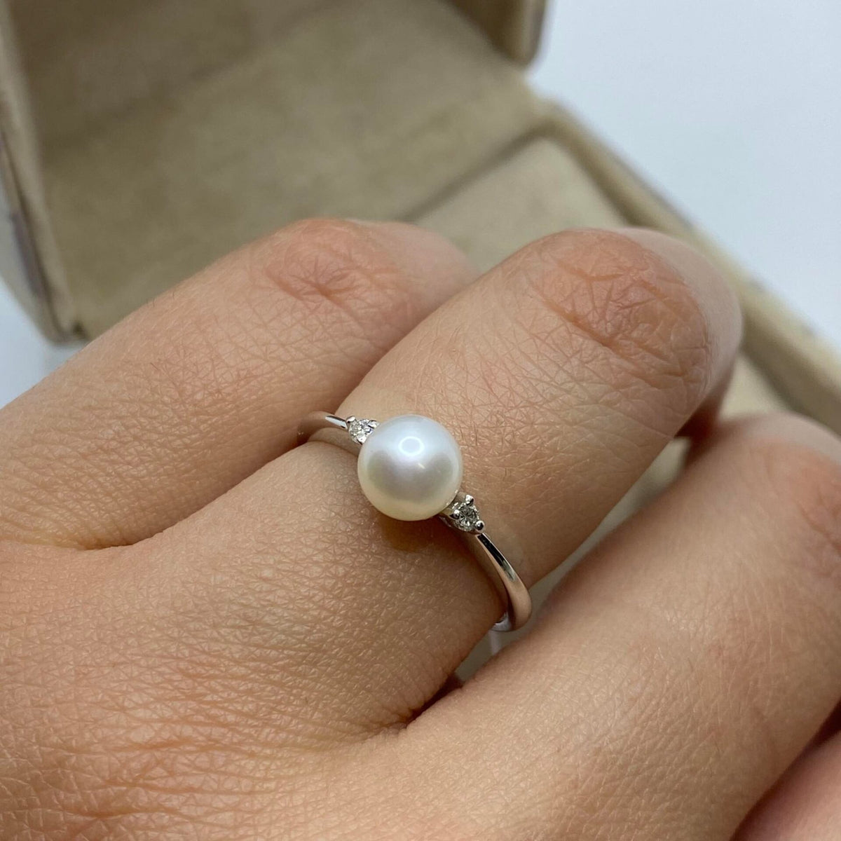 Anello Donna Oro 18KT con Diamanti e Perla mm. 6-6,5